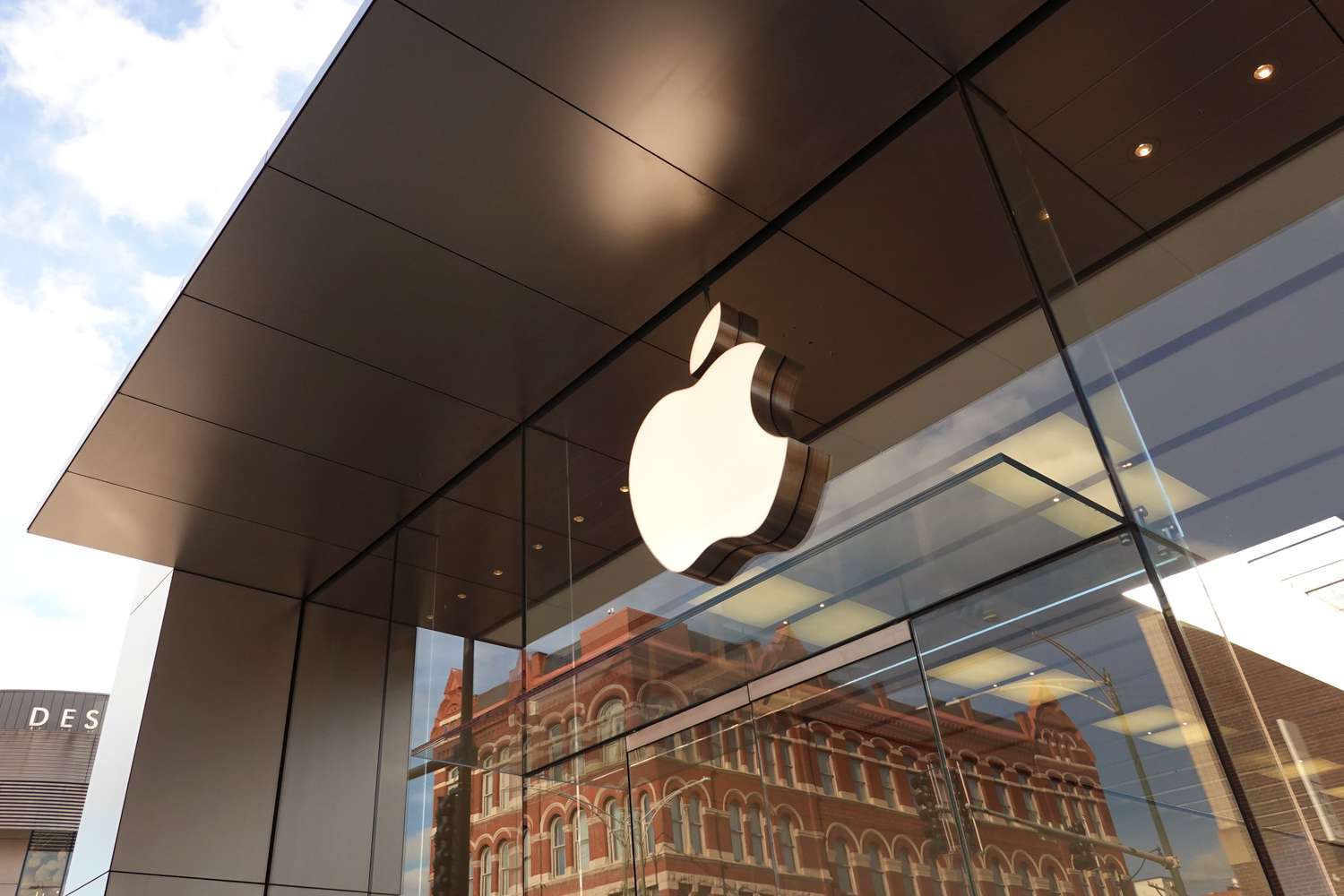 Apple — Icyo wamenya kuri 'iOS 27' na 'macOS 27' zirasohokana na 'iPhone 18' muri Nzeri